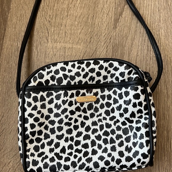 Liz Claiborne Leopard Print Crossbody Bag - Picture 2 of 10